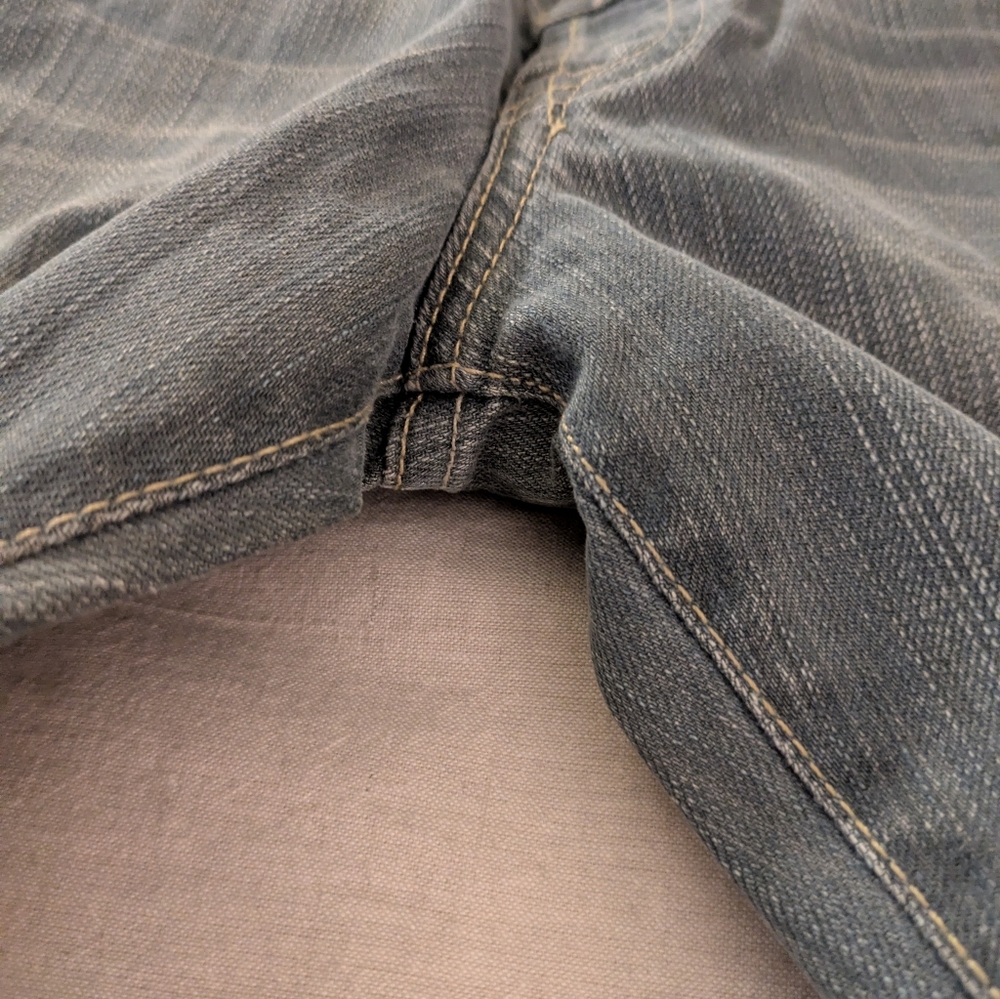 Vintage Lucky Brand Women's Light Bluish Gray Embroidered Jeans. Size 8/29 - Picture 9 of 16